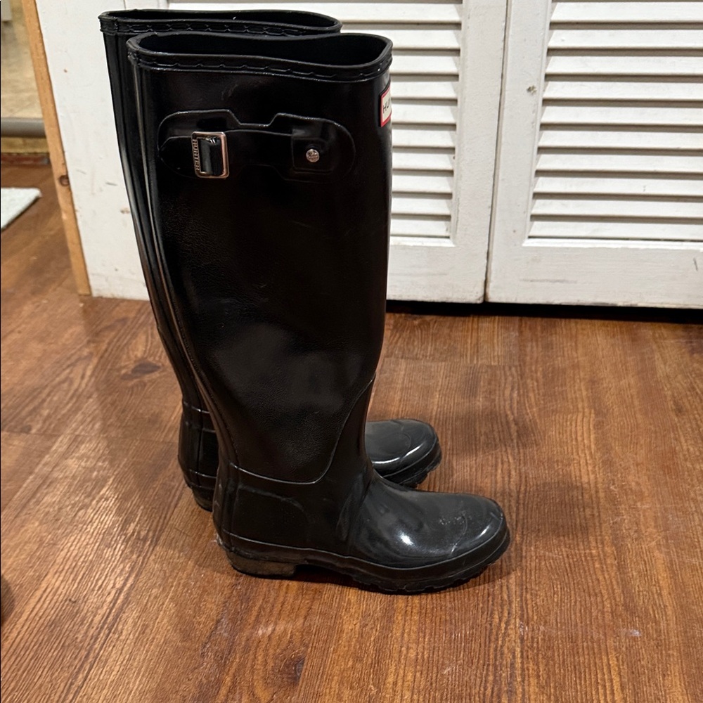 Hunter Classic Black Tall Boots - Picture 2 of 5